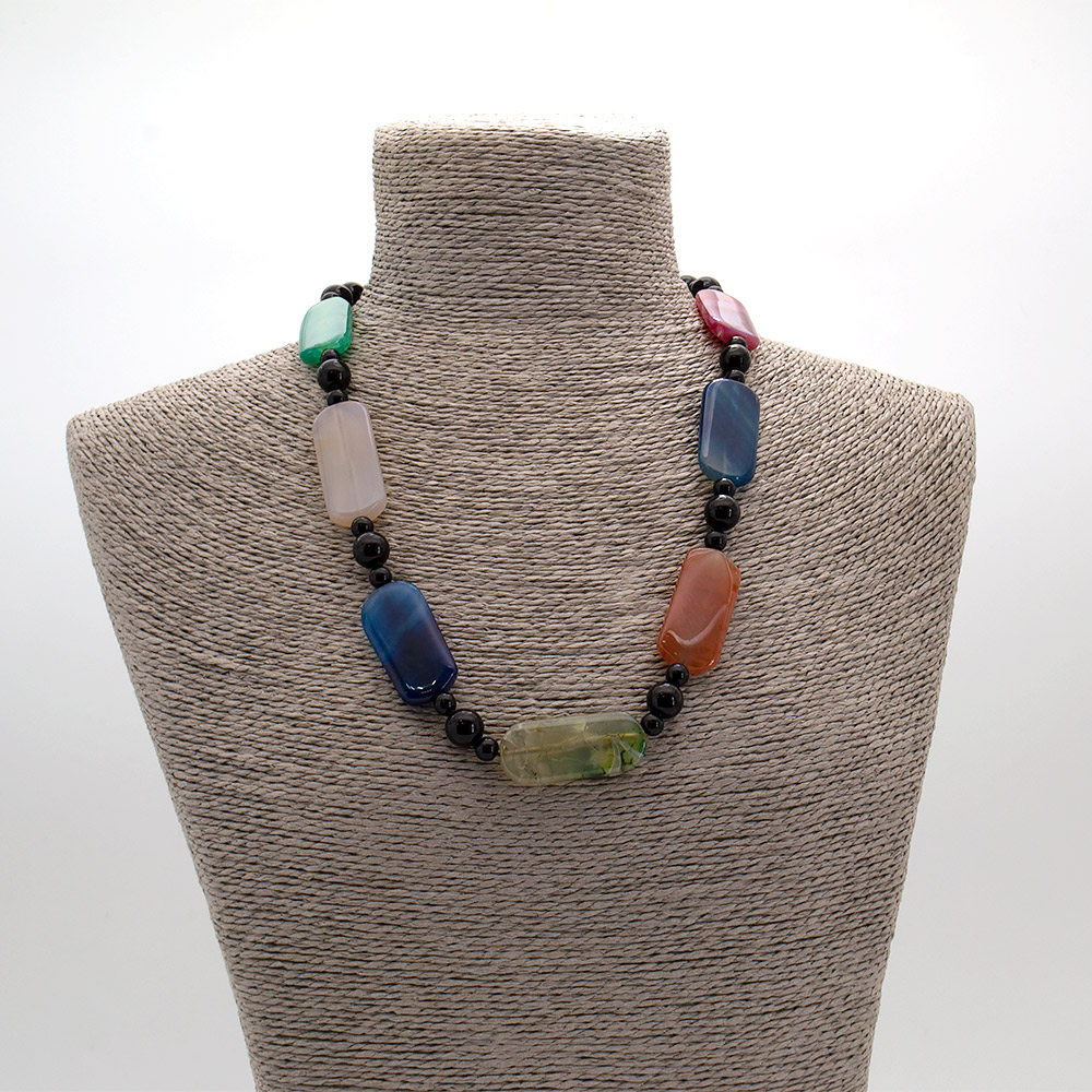 Фото товара бусы из агата цветного прямоугольник 40*20 мм