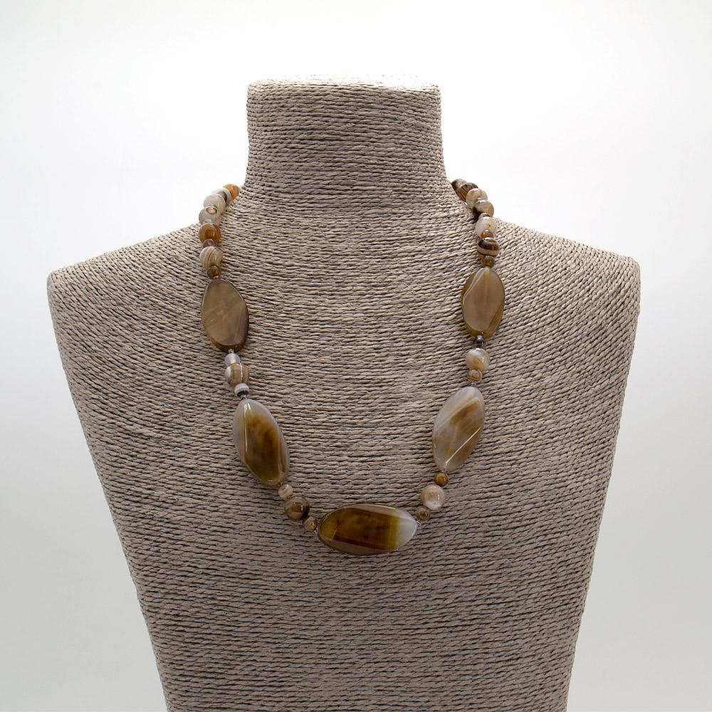 Фото товара бусы из агата дымчатого таблетка 40*20 мм