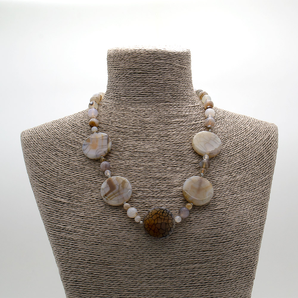 Фото товара бусы из агата тонированного кракле серого таблетка 30 мм