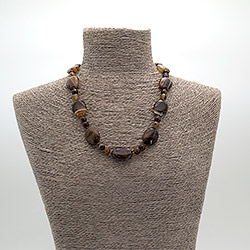 Фото товара бусы из агата тонированного коричневого таблетка овальная 25*18 мм