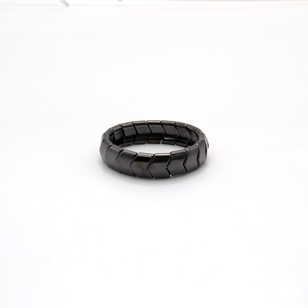 Фото товара браслет из гематита стрелка объемная 15*9 мм