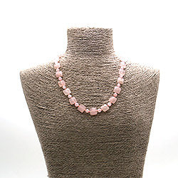 Бусы из розового кварца квадрат