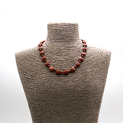 Бусы из авантюрина синтетического коричневого квадрат