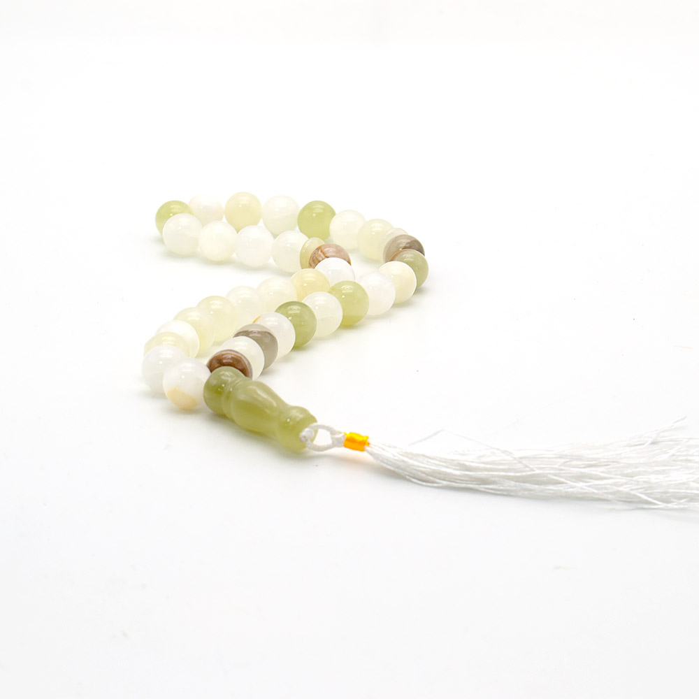 Фото товара четки из оникса белого 12 мм 33 бусины