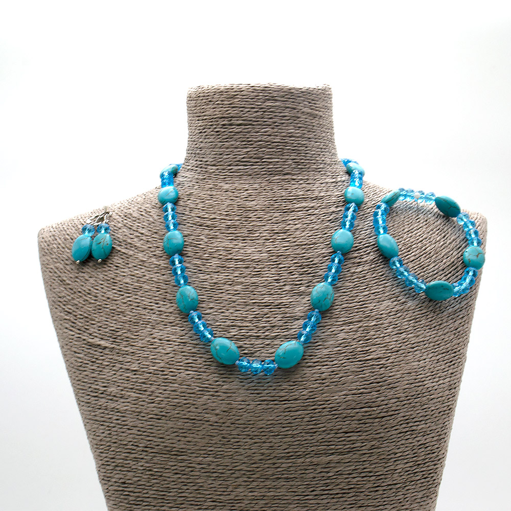 Фото товара бусы,браслет,серьги из говлита тонированного с цирконом