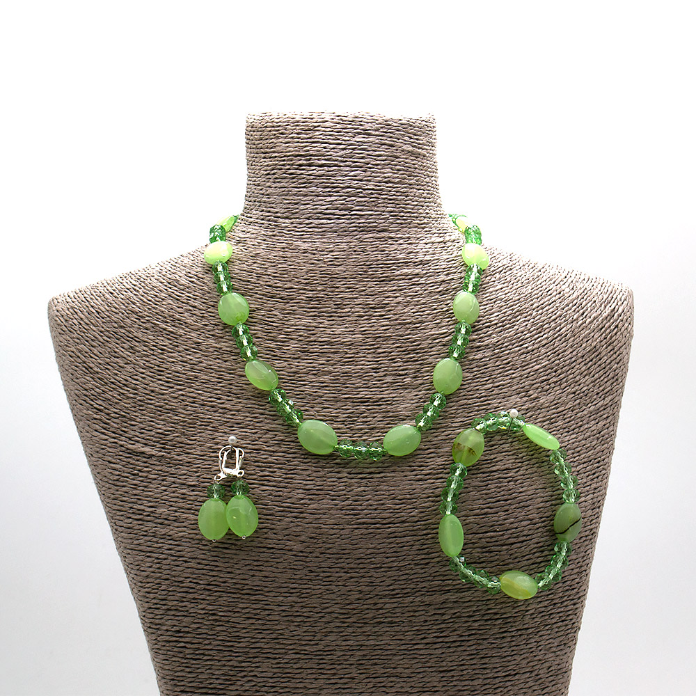 Фото товара бусы,браслет,серьги из оникса зеленого с цирконом овальная