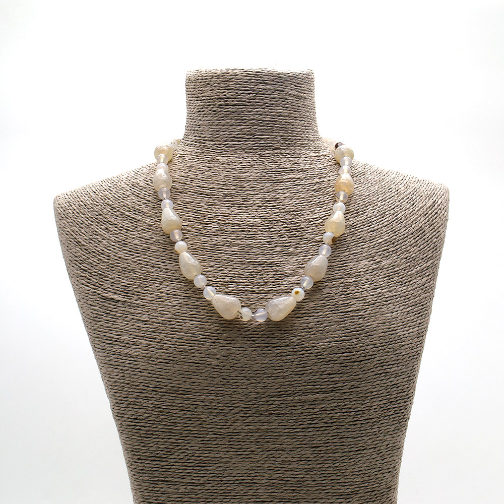 Фото товара бусы из агата тонированного кракле светло-серого капля 19*14 мм