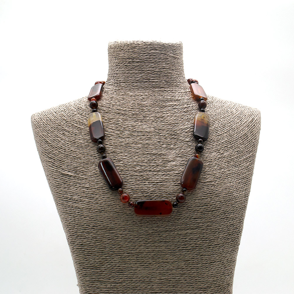 Фото товара бусы из сердолика темного таблетка прямоугольная