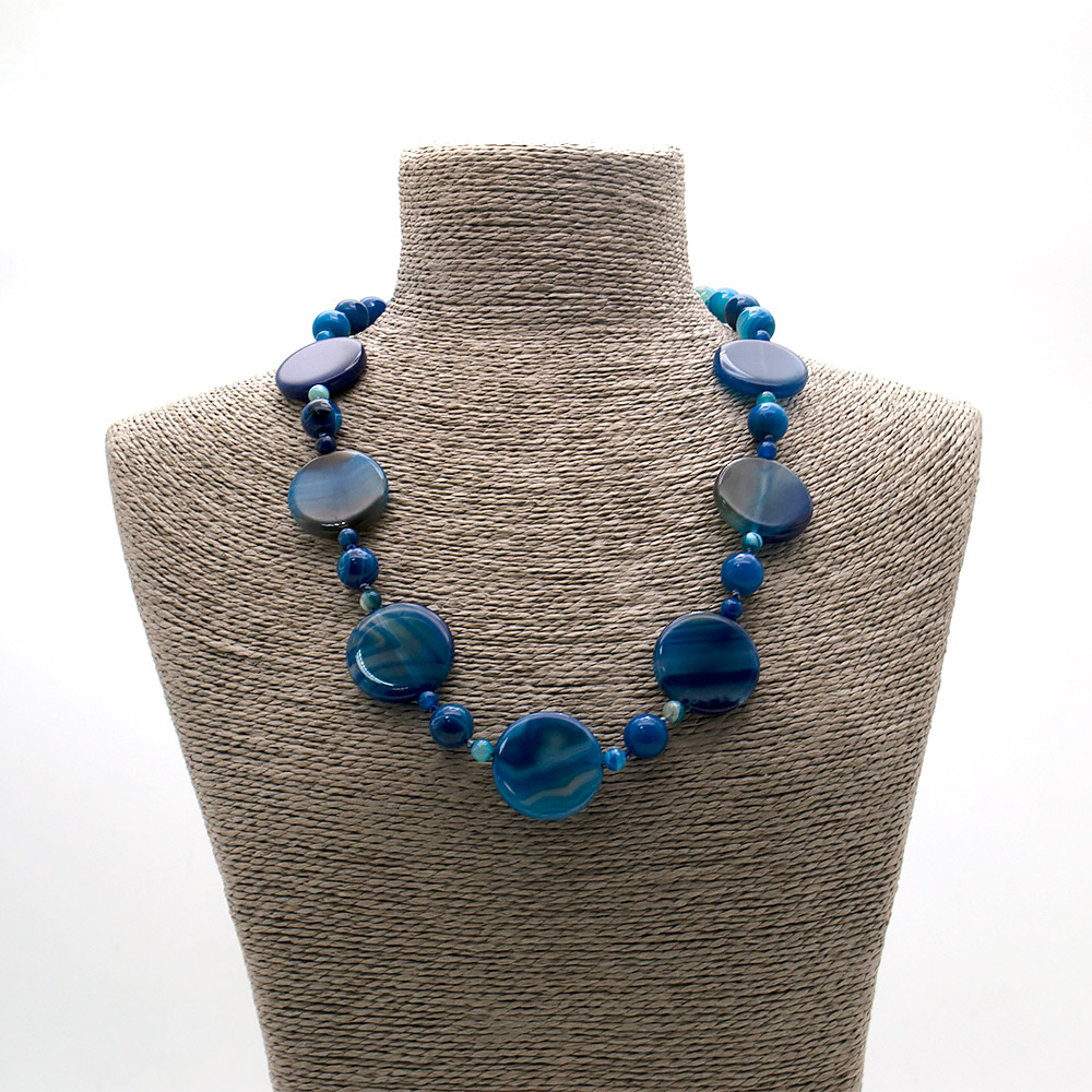 Фото товара бусы из агата тонированного синего таблетка круглая 32 мм