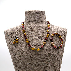 Бусы,браслет,серьги из яшмы мукаит биконус