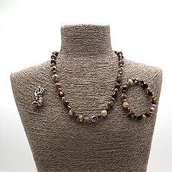 Бусы,браслет,серьги из яшмы зебровой биконус