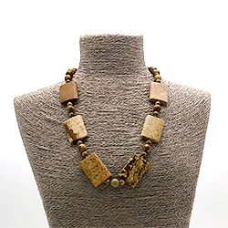 Фото товара бусы из яшмы песчаной прямоугольник