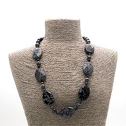 Бусы из обсидиана снежного таблетка граненая