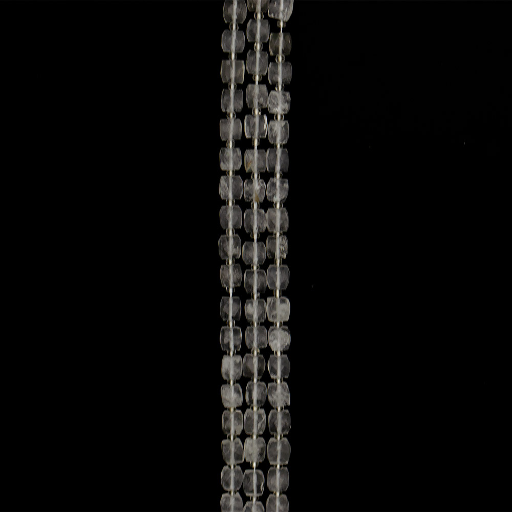 Фото товара горный хрусталь кубик граненый 10 мм