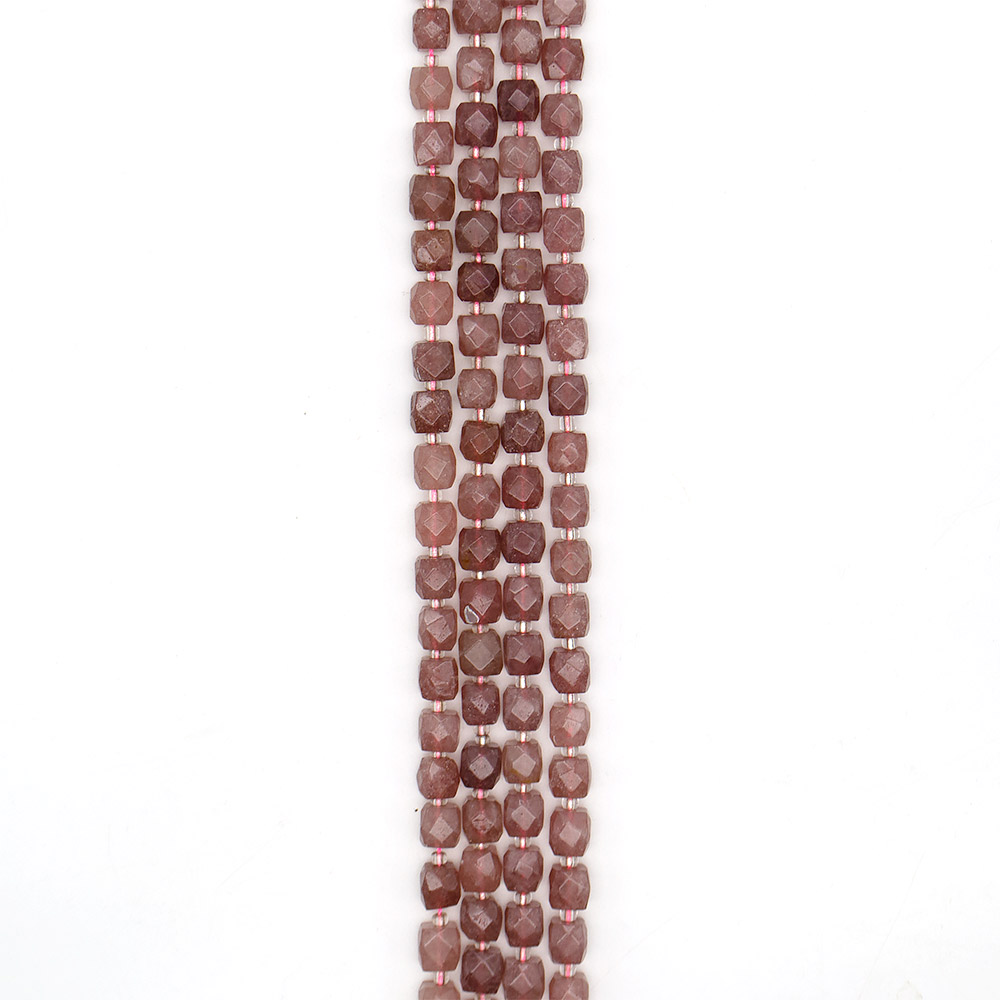 Фото товара земляничный кварц кубик граненый 10 мм