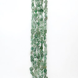 Авантюрин зеленый натура крошка необработанная 14*10 мм