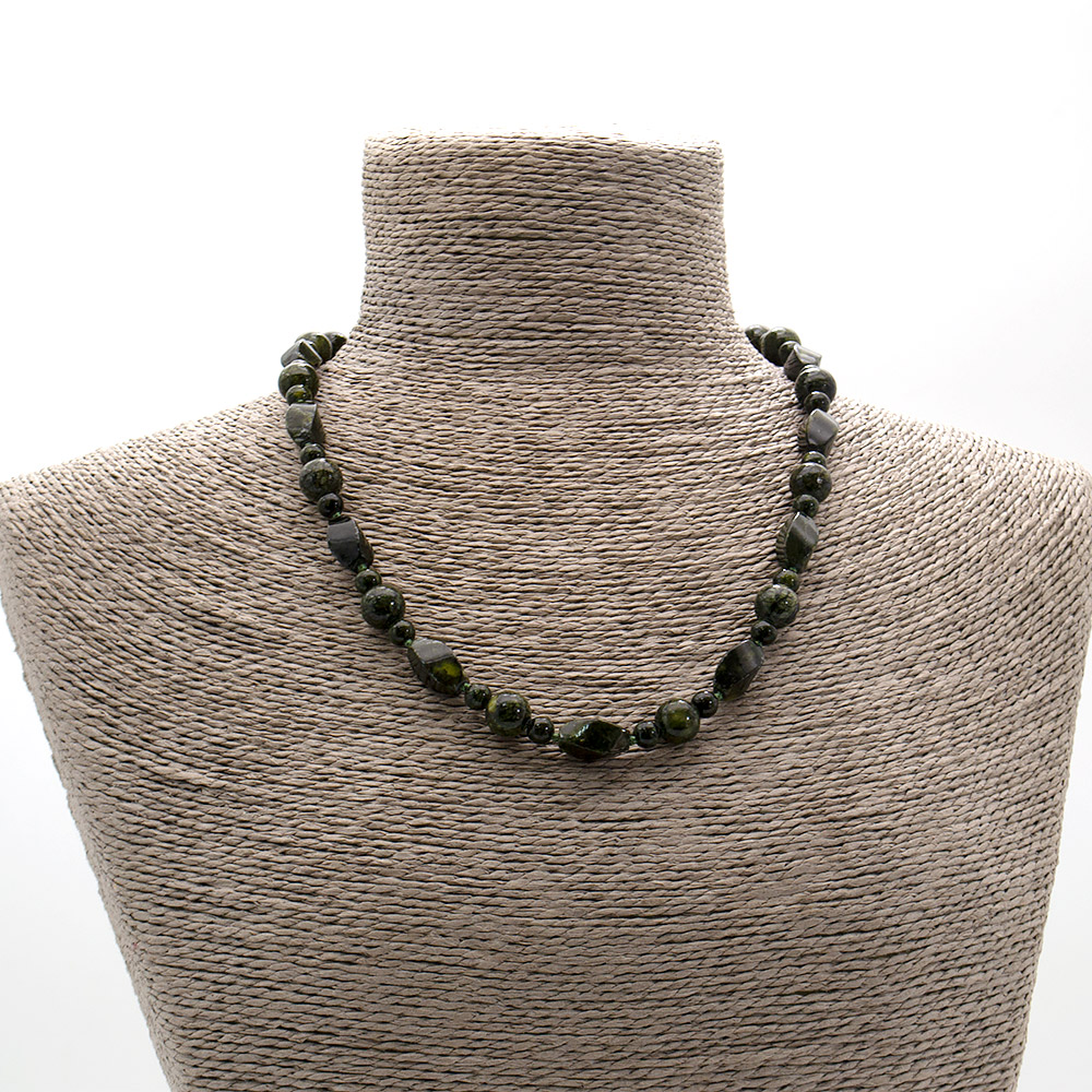 Фото товара бусы из змеевика виток