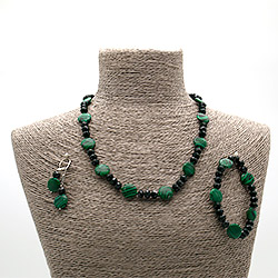 Бусы,брлет,серьги из малахита имитации с цирконом круглая