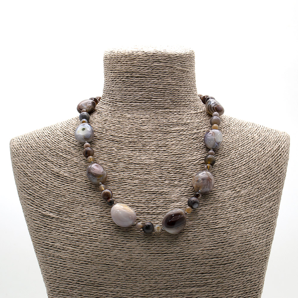 Фото товара бусы из агата ботсвана галтовка 23*19 мм