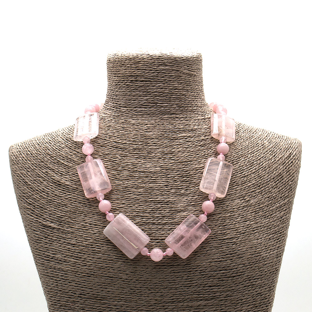 Фото товара бусы из розового кварца прямоугольник