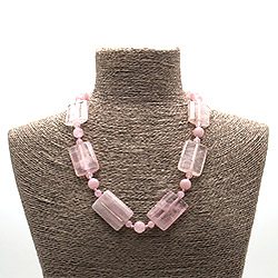 Фото товара бусы из розового кварца прямоугольник