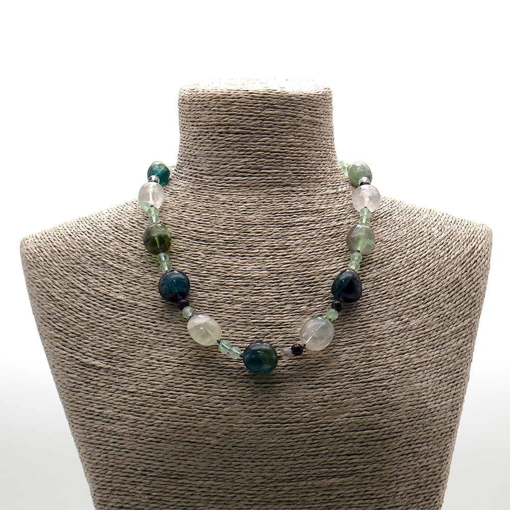 Фото товара бусы из флюорита галтовка