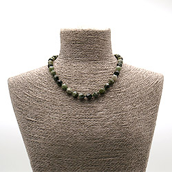 Бусы из оливина крупная грань