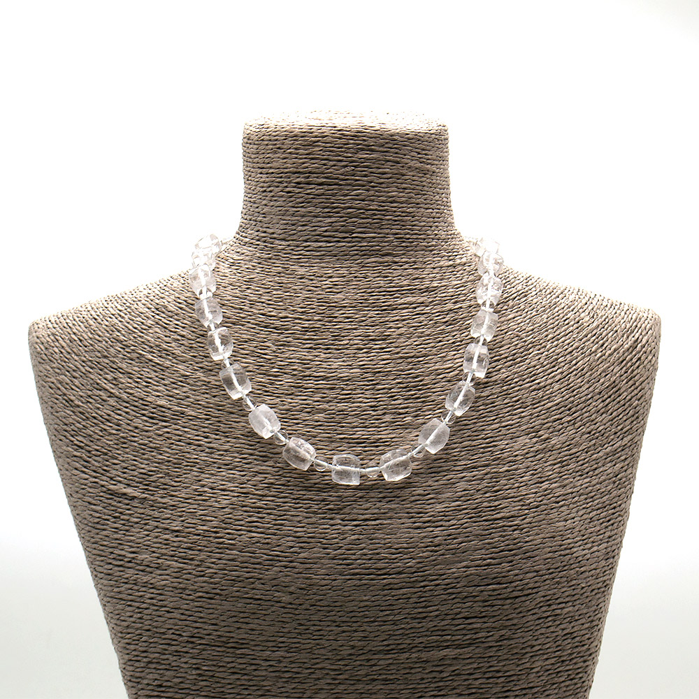 Фото товара бусы из горного хрусталя куб с гранями