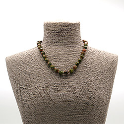 Бусы из яшмы унакит крупная грань