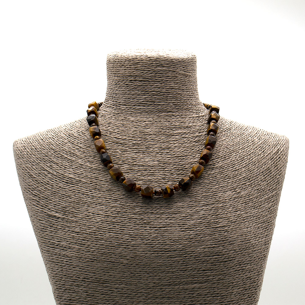 Фото товара бусы из тигрового глаза куб с гранями