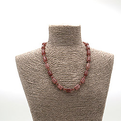 Бусы из земляничного кварца цилиндр трехсторонний