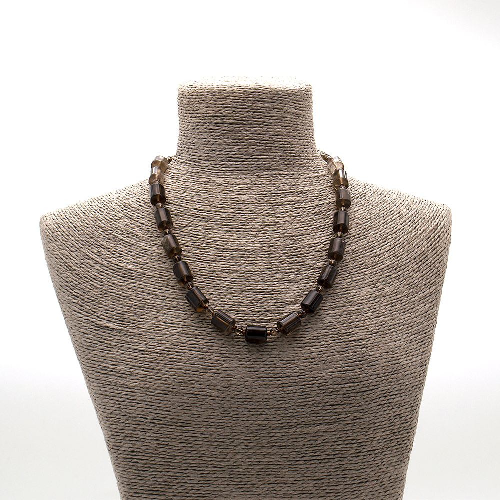 Фото товара бусы из раухтопаза цилиндр трехсторонний