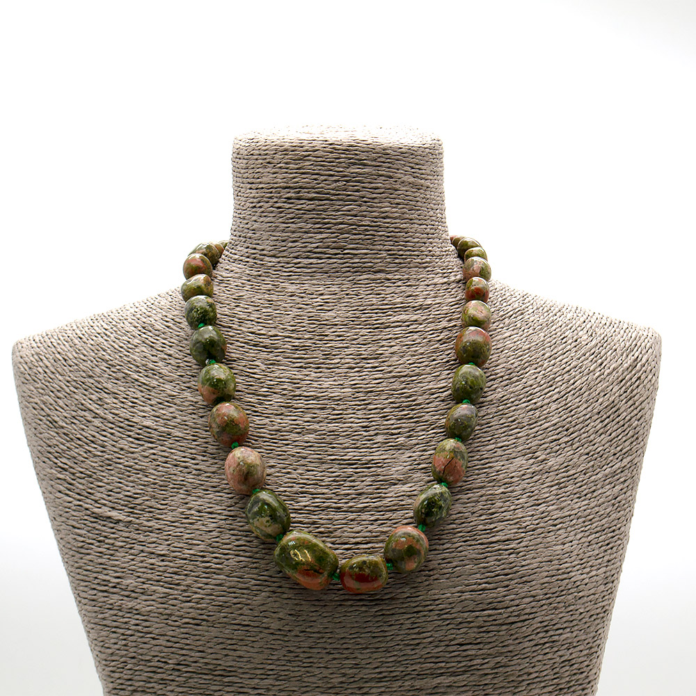 Фото товара бусы из яшмы унакит галтовка