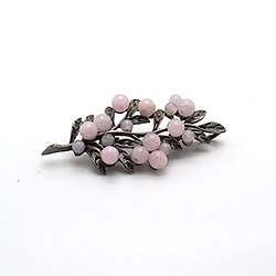 Брошь "Ветка с мелкими шариками" розовый кварц А0433