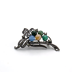 Брошь "Ажурный лист 5 камней" микс А0147