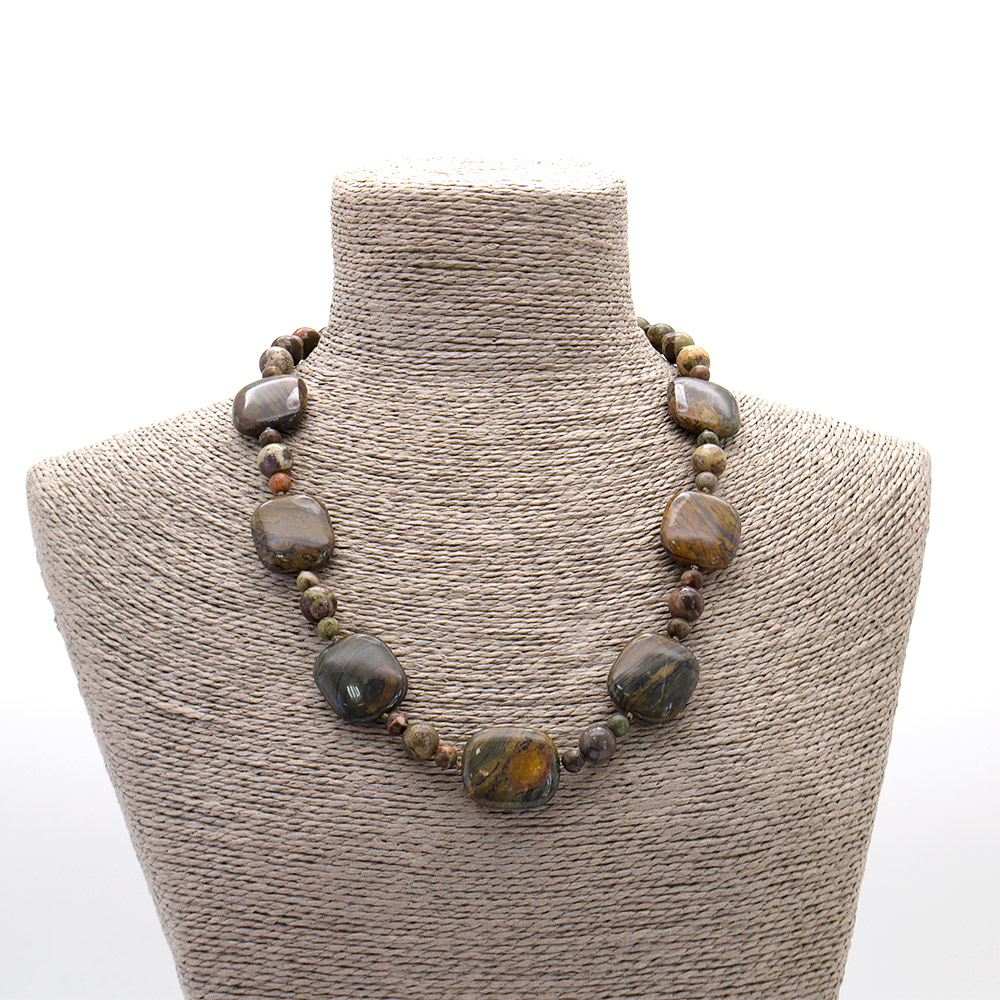 Фото товара бусы из яшмы пейзажной таблетка прямоугольная