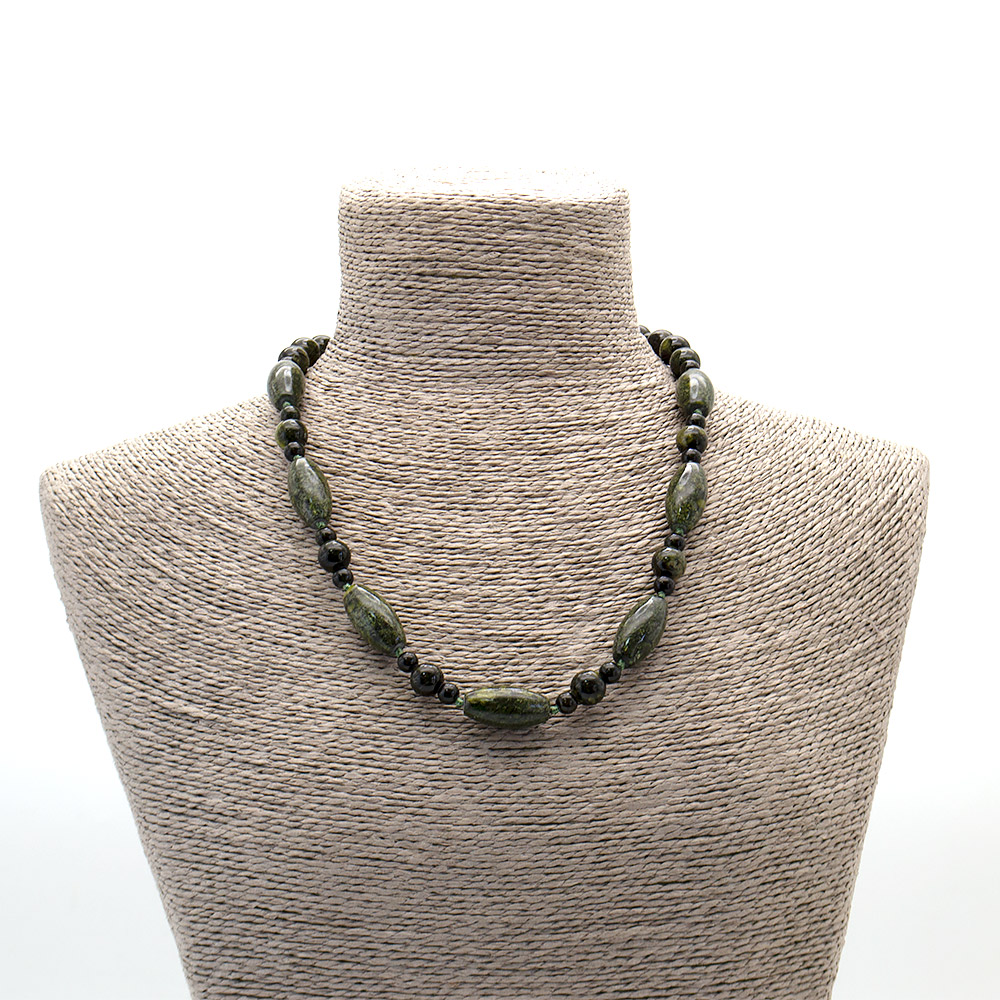 Фото товара бусы из змеевика бочонок