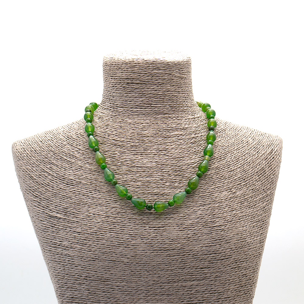 Фото товара бусы из агата тонированного зеленого капля 14*10 мм