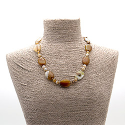 Фото товара бусы из агата желто-коричневого таблетка овальная 25*18 мм