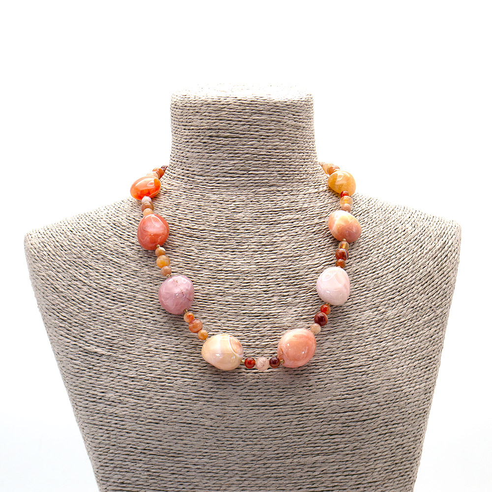 Фото товара бусы из агата ботсвана медового галтовка 25*20 мм