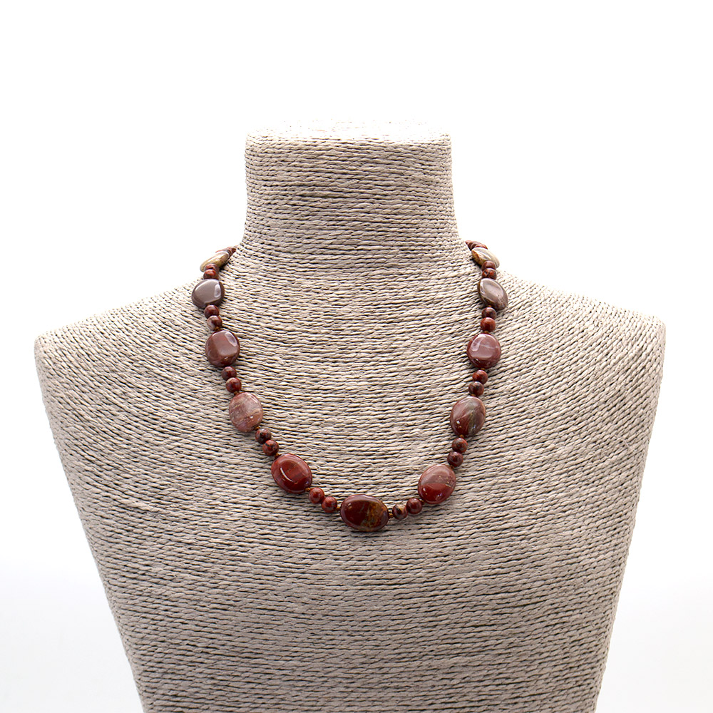 Фото товара бусы из яшмы красной таблетка овальная