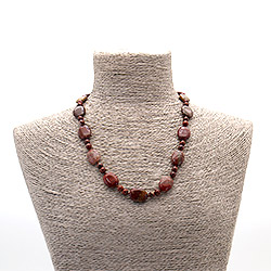 Бусы из яшмы красной таблетка овальная