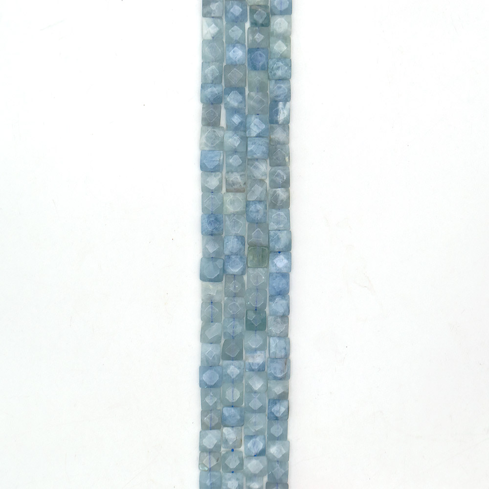 Фото товара аквамарин квадрат 10 мм с гранями