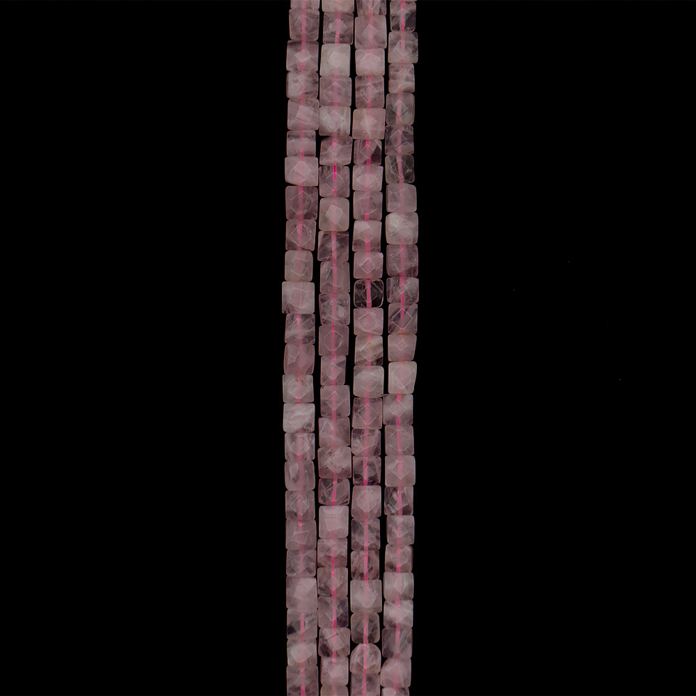 Фото товара розовый кварц мадагаскарский квадрат 10 мм с гранями