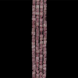 Розовый кварц мадагаскарский квадрат 10 мм с гранями