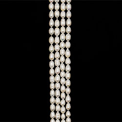 Жемчуг белый "рис" 15*10 мм