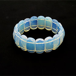 Браслет из лунного камня имитации 25*13 мм грань