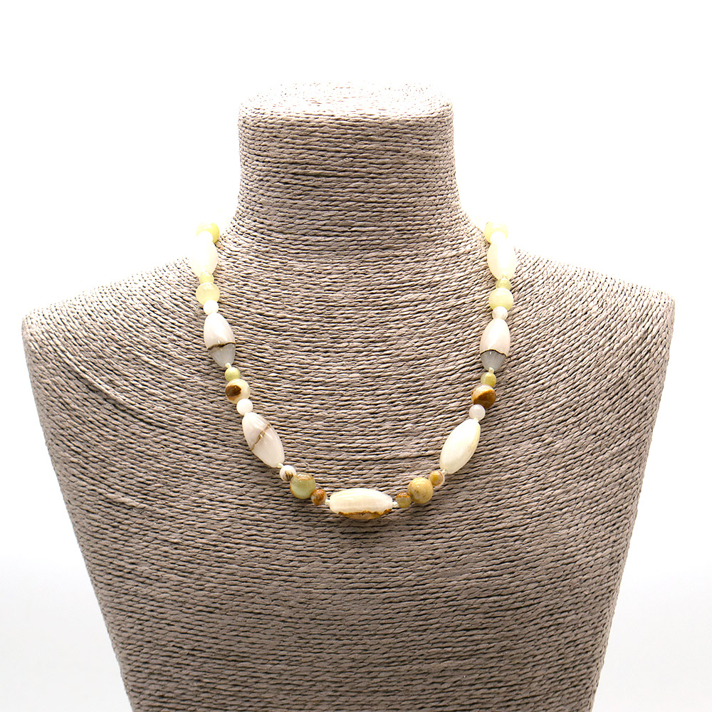 Фото товара бусы из оникса белого бочонок