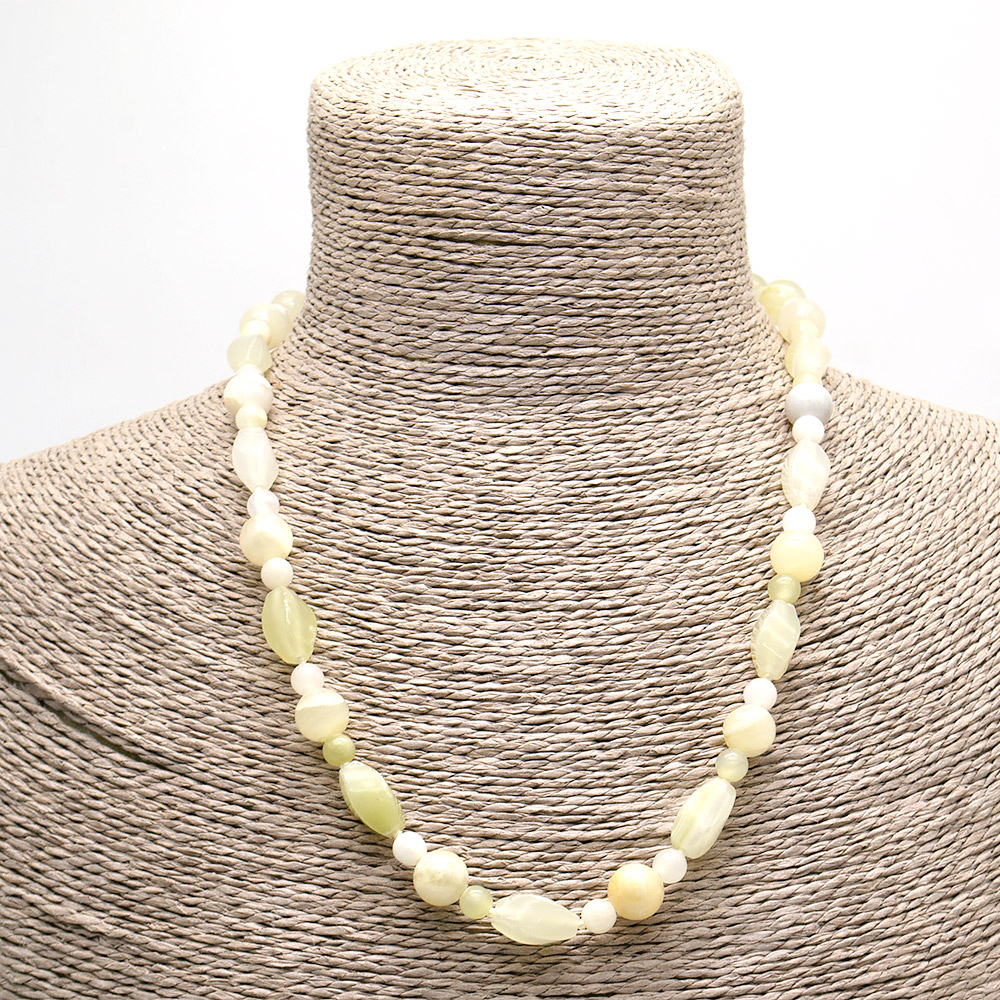 Фото товара бусы из оникса белого виток