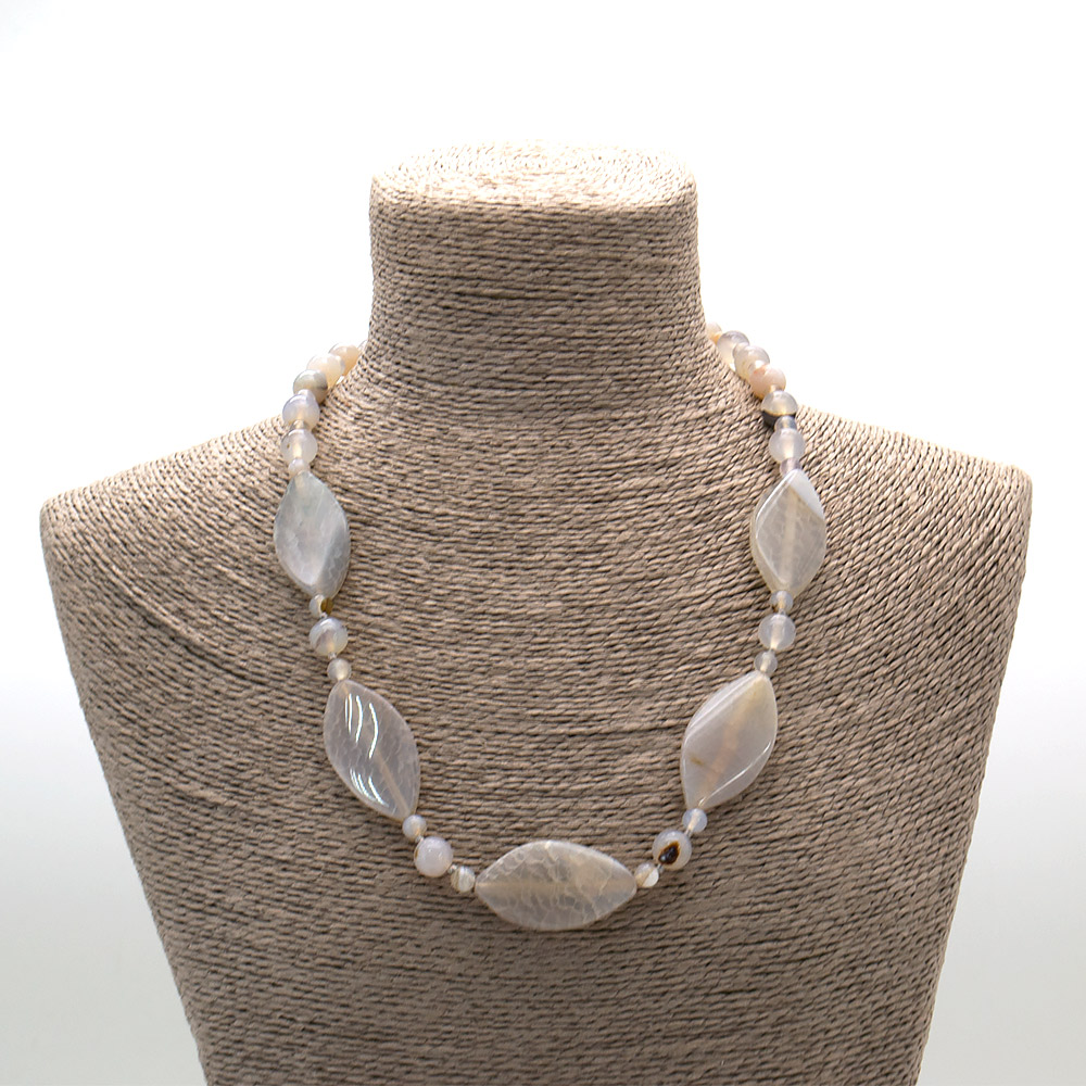 Фото товара бусы из агата кракле серого таблетка витая 42*23 мм